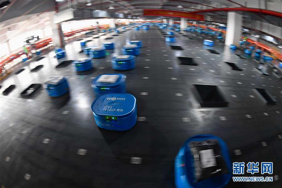 杭州:超级机器人分拨中心启用 一天可分50万单
